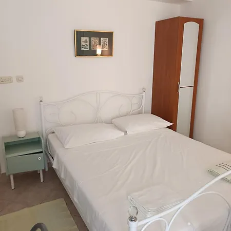 Biba & Lucy Apartment *